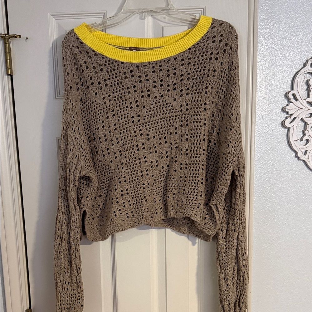 Free peopleWomen's Brown Sweater with Yellow Collar